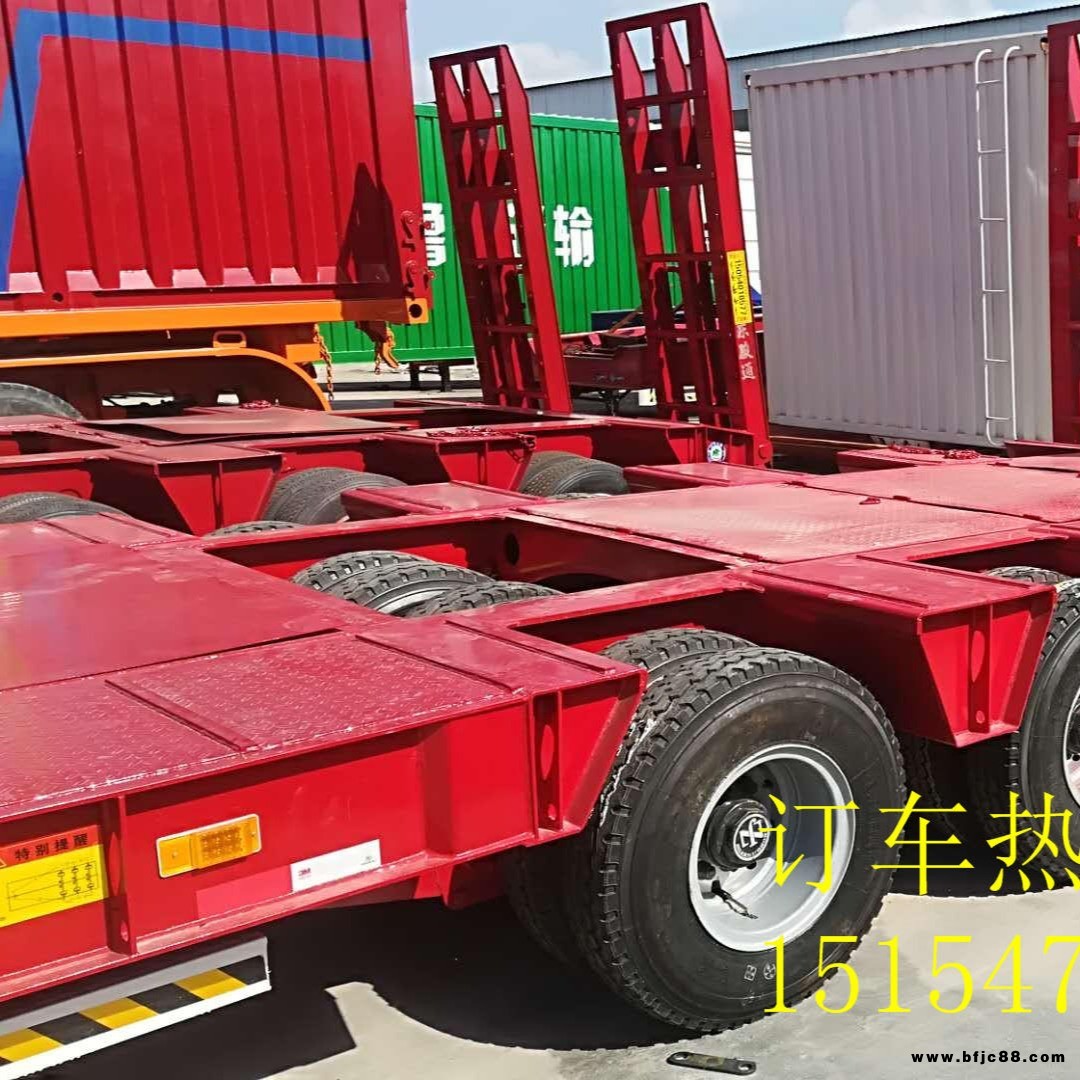 挖掘機運輸半掛車 挖掘機運輸半掛車價格 液壓勾機板半掛車價格 三軸低平板鉤機板半掛車價格 業駿低平板 13米鉤機板