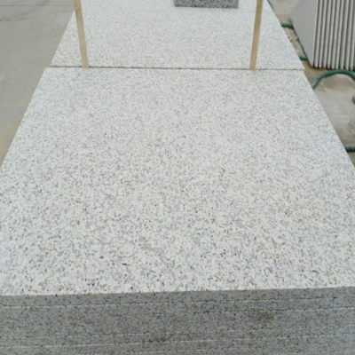 花崗巖芝麻白火燒板 芝麻灰黃銹石黃金麻荔枝面 園林廣場(chǎng)庭院地磚