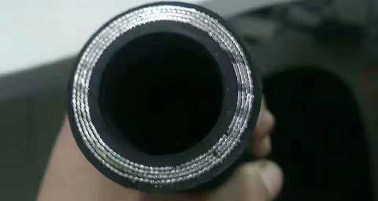 廠家直銷(xiāo)纏繞刻字高壓橡膠管 1寸破碎錘配套高壓膠管總成示例圖7