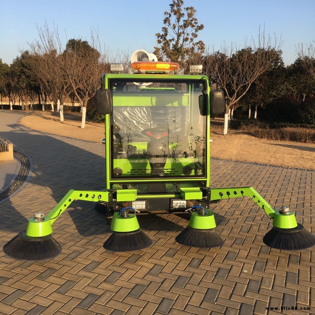 廣西柳寶大型駕駛式掃地車LB-3000 廣場、公園道路清掃車，工業(yè)物業(yè)掃路車、環(huán)衛(wèi)電瓶式環(huán)衛(wèi)路面掃地機(jī)