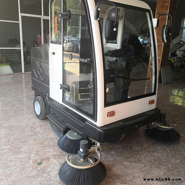 清掃車 電動清掃車可定帶自動噴灑 帝宏 駕駛式路面掃路車 歡迎致電洽談