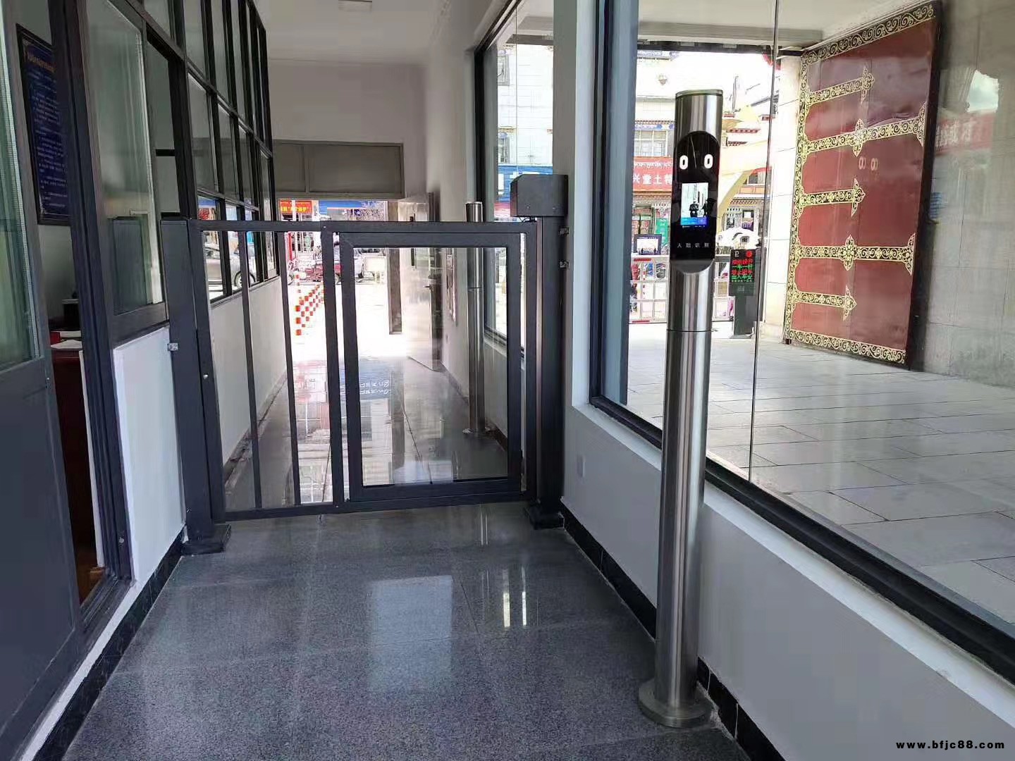 歐顯人行通道自動門生產廠家 刷卡開門電動廣告門 廣告門禁刷卡系統電動閉門器開門機