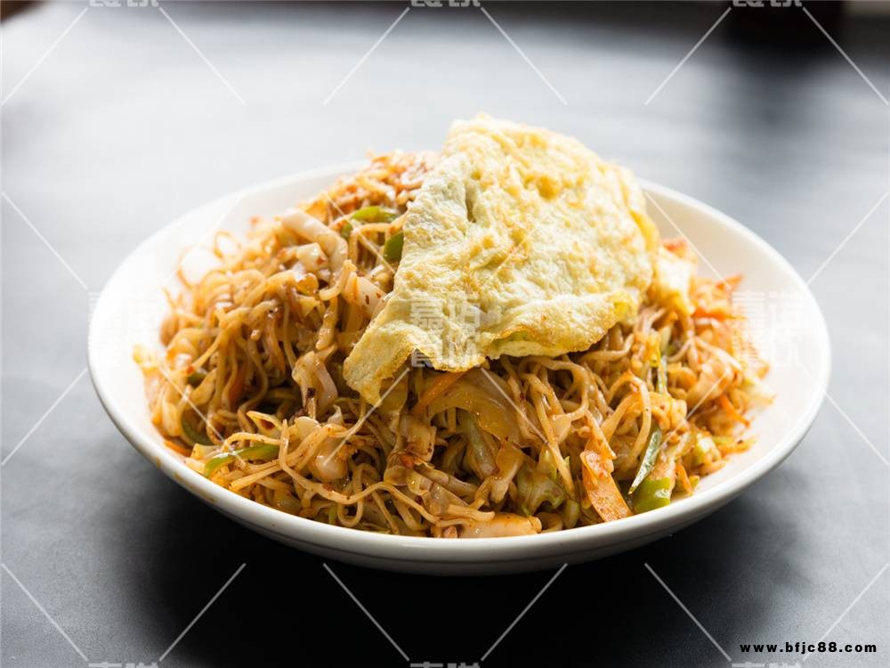 街邊炒面技術(shù)學習 炒面炒拉條加盟