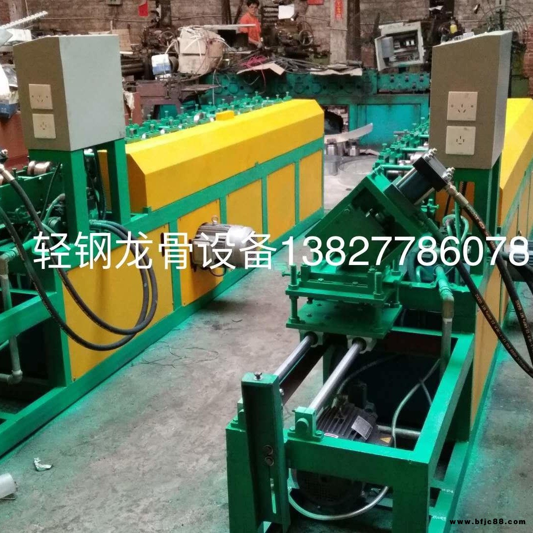 佛山匯金海隆輕鋼龍骨設(shè)備數(shù)控方通輕鋼龍骨機(jī)