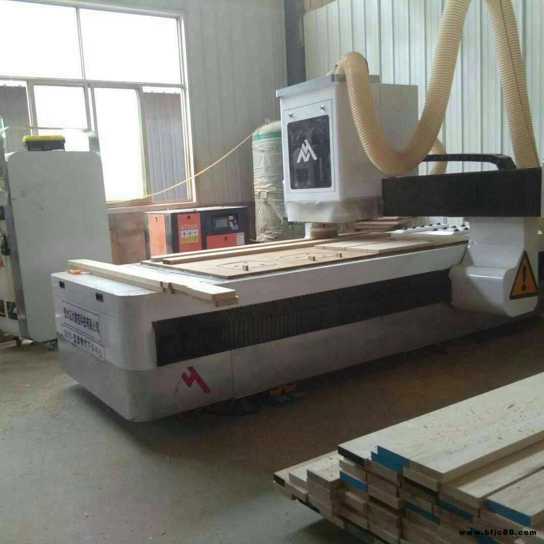 櫥柜門窗多功能雕刻機數控全自動密度板開料機