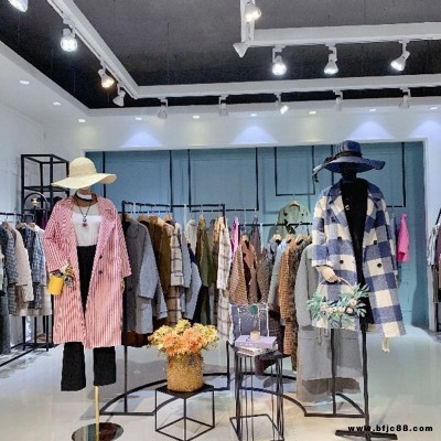 尾貨衣服冬款批發市場 深圳折扣女裝批發尾貨 深圳棉衣服裝尾貨批發市場