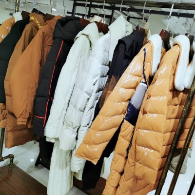 廣東廣州品牌折扣女裝品牌女裝折扣店貨源19年冬羽絨服品牌直播女裝折扣貨源批發