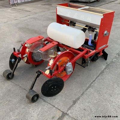 播種噴藥覆膜機 鑫工 膜上扎眼毛豆播種覆膜機 膜上花生起壟點播機價格