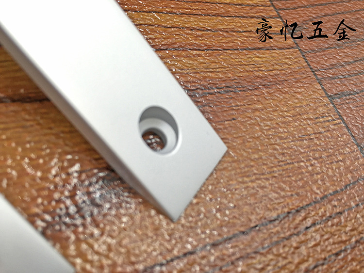 溫州廠家直銷外貿(mào)現(xiàn)代簡約啞光鋁合金明孔拉手五金抽屜櫥柜門把手示例圖5