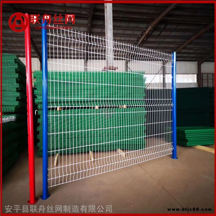 安平桃型柱護欄網(wǎng)片新型桃型柱護欄網(wǎng)片廠家噴塑桃型柱護欄網(wǎng)片價格