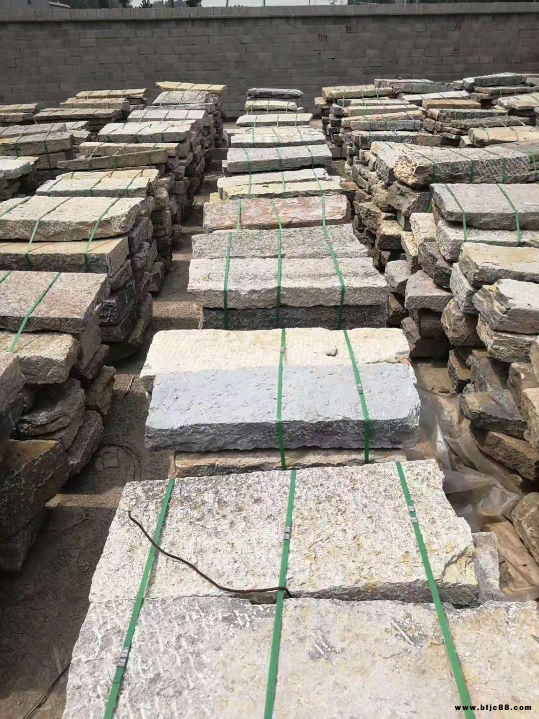 濟寧文陽石業崗巖路沿石人工斬道面熱銷各規格老石條廠家直銷